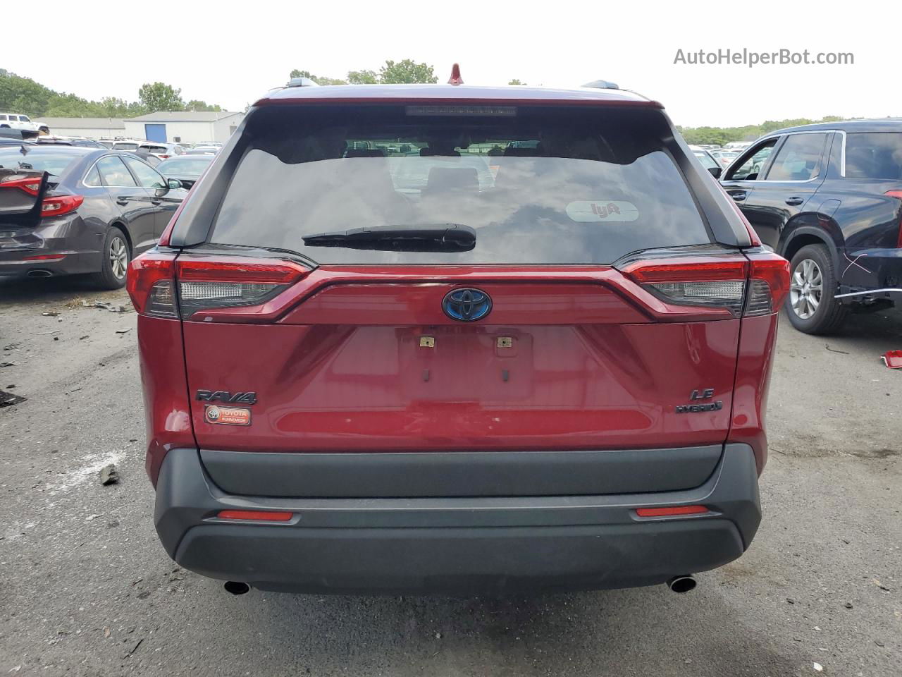 2019 Toyota Rav4 Le Red vin: JTMMWRFV8KD042628