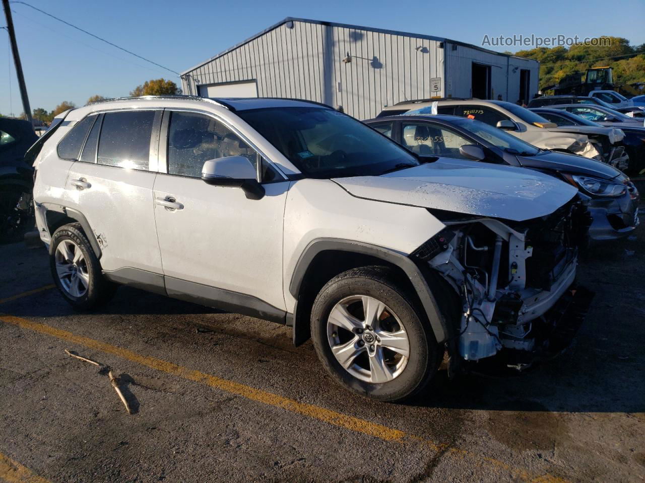 2019 Toyota Rav4 Xle White vin: JTMP1RFV6KD516622