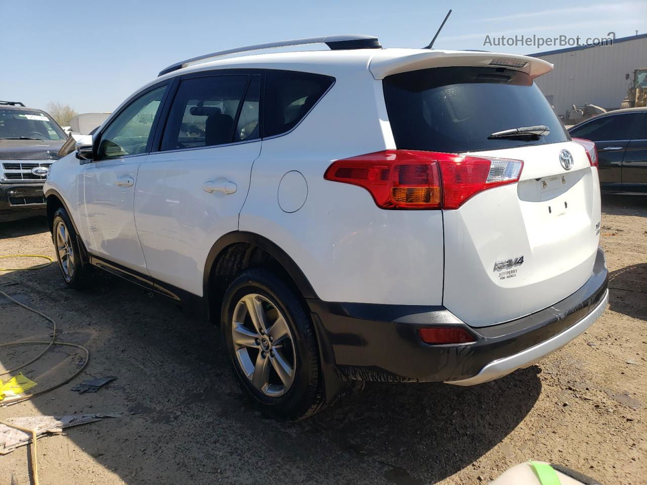 2015 Toyota Rav4 Xle White vin: JTMRFREV3FD150491