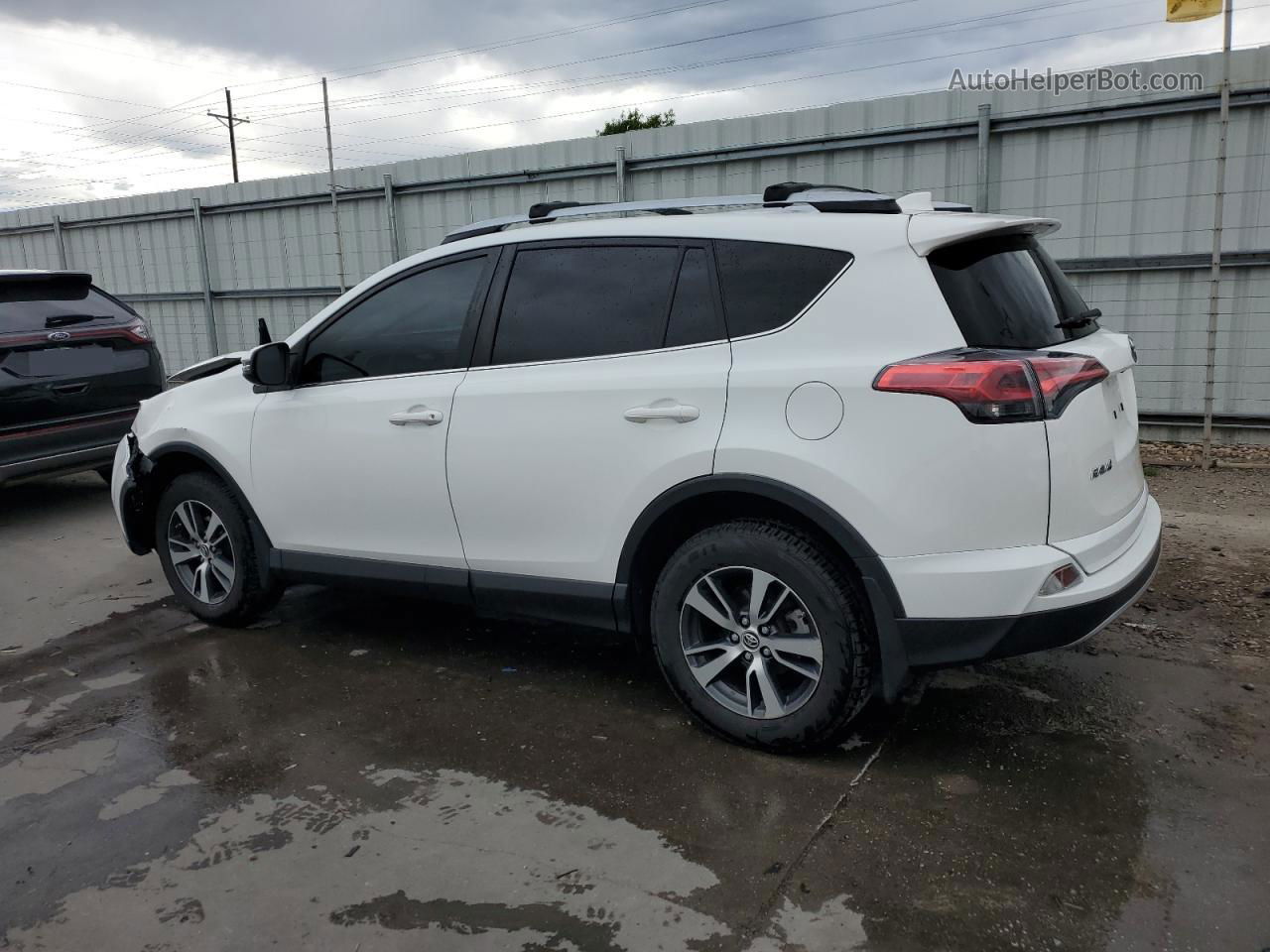 2017 Toyota Rav4 Xle White vin: JTMRFREVXHJ711726