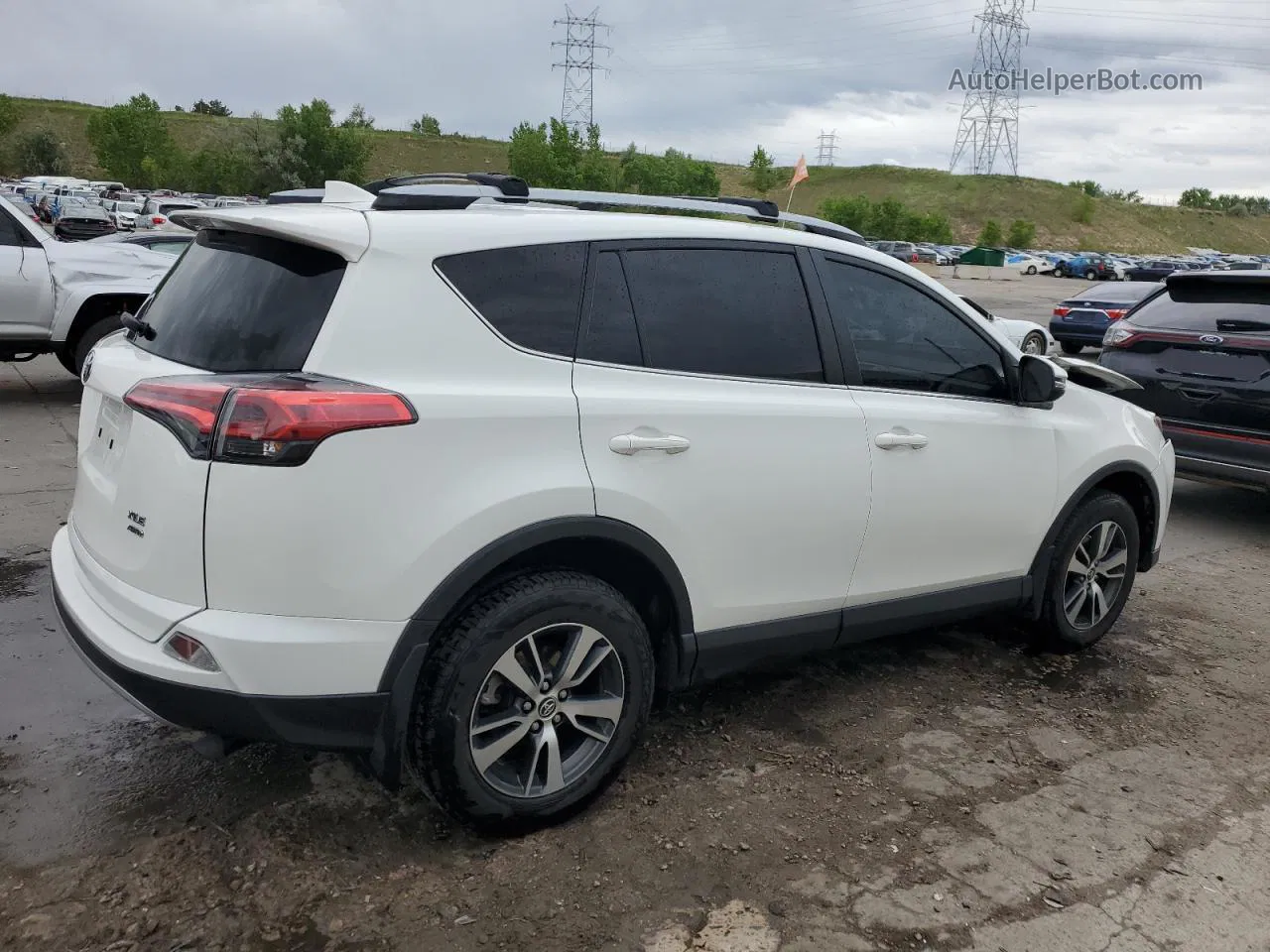 2017 Toyota Rav4 Xle White vin: JTMRFREVXHJ711726