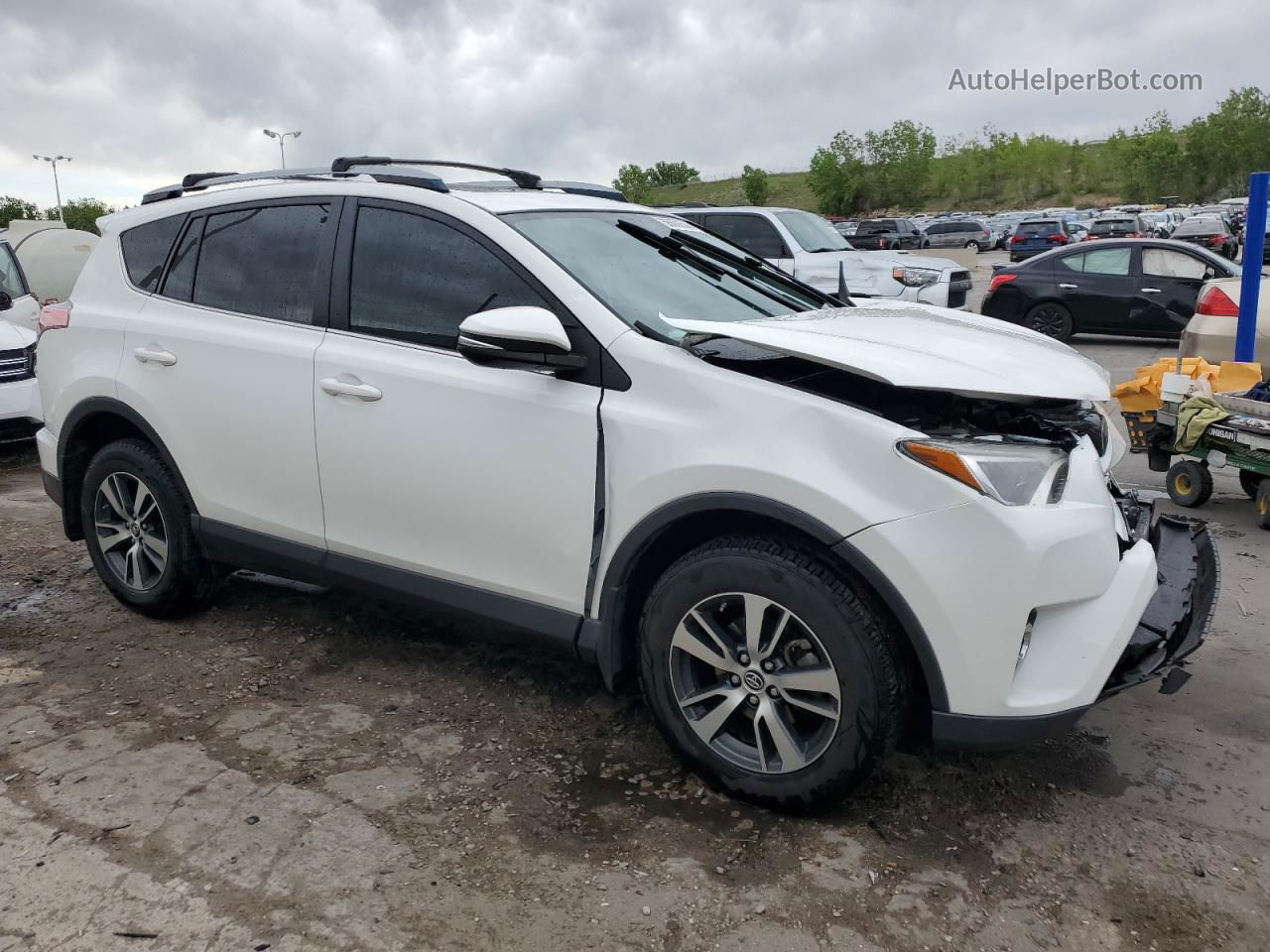 2017 Toyota Rav4 Xle White vin: JTMRFREVXHJ711726