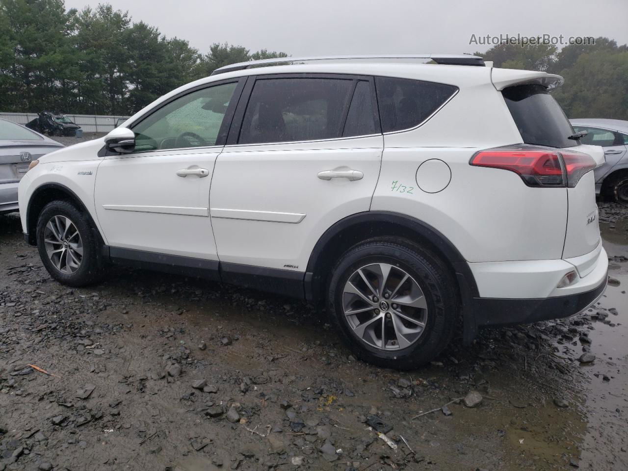 2016 Toyota Rav4 Hv Xle White vin: JTMRJREV8GD054811