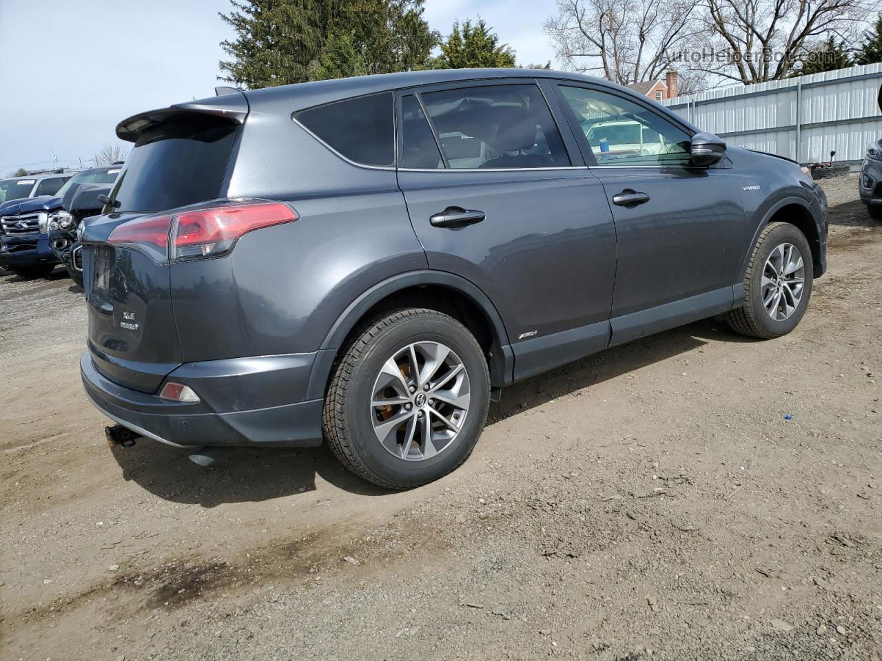 2017 Toyota Rav4 Hv Le Gray vin: JTMRJREV8HD076759