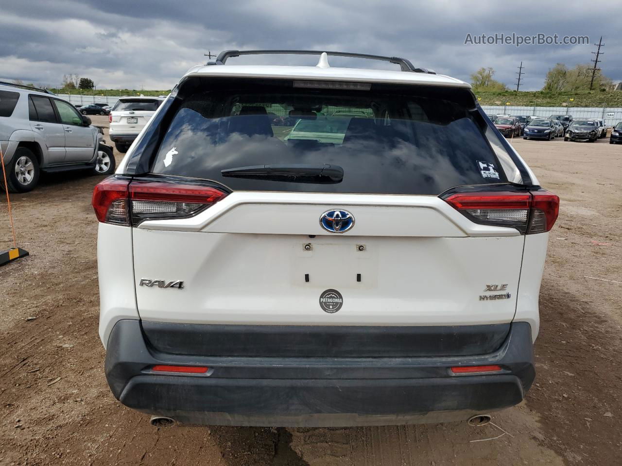 2021 Toyota Rav4 Xle White vin: JTMRWRFV8MD127770