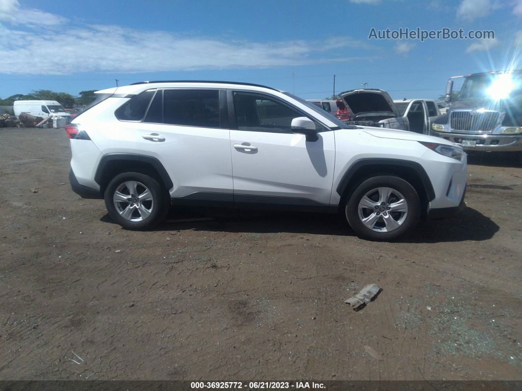 2021 Toyota Rav4 Xle Белый vin: JTMW1RFV3MD079452