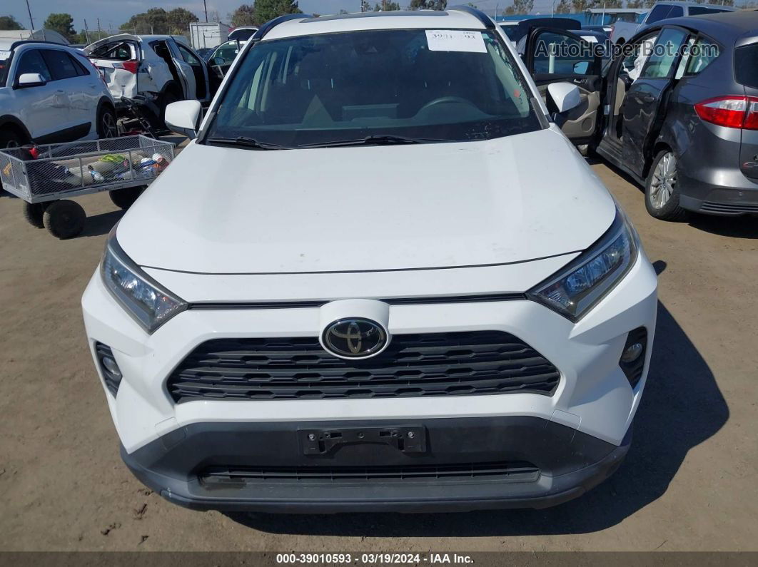 2019 Toyota Rav4 Xle Белый vin: JTMW1RFV5KD030167