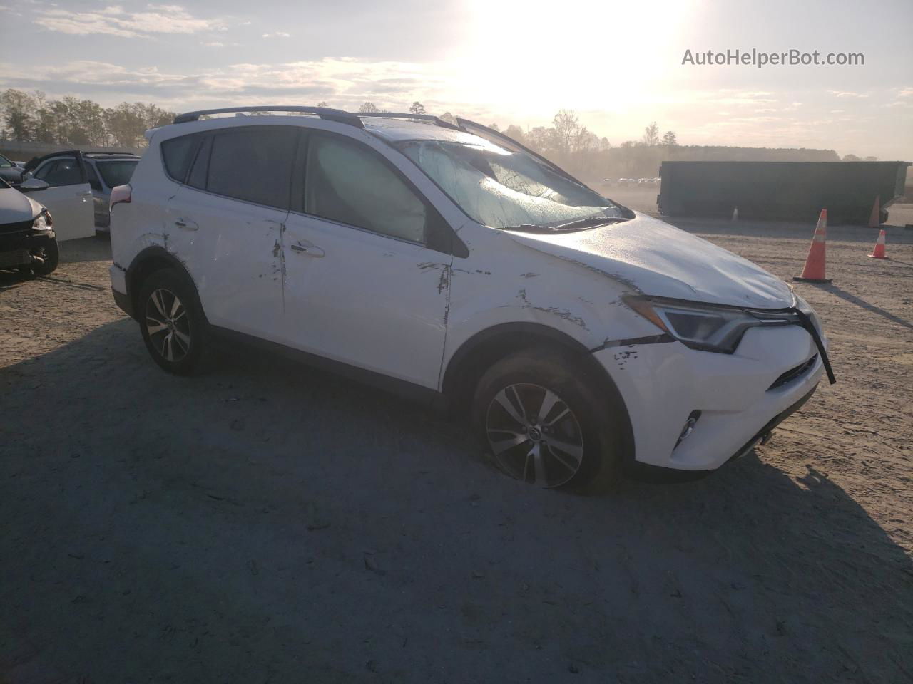 2017 Toyota Rav4 Xle White vin: JTMWFREV1HD104874