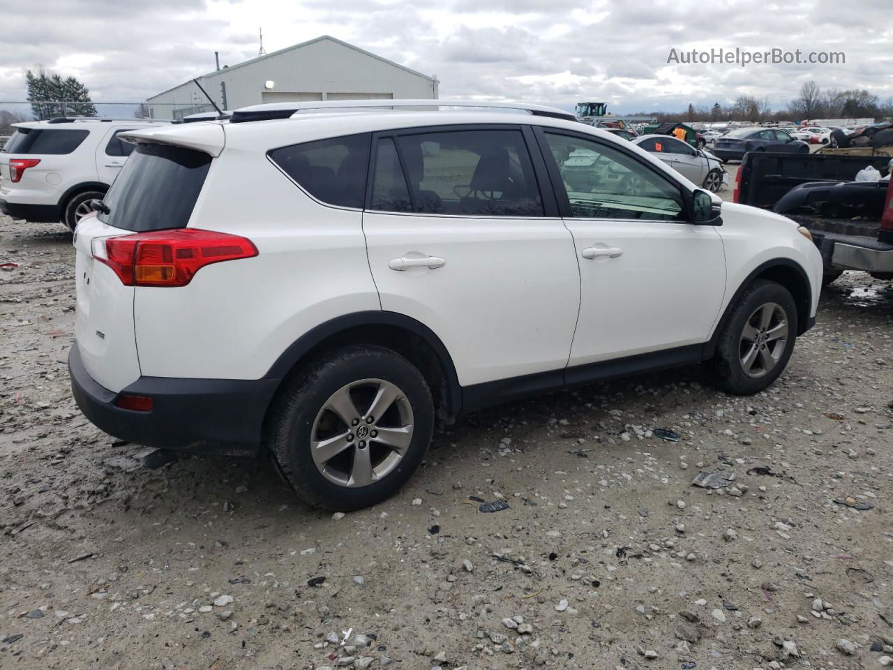 2015 Toyota Rav4 Xle White vin: JTMWFREV2FJ044277