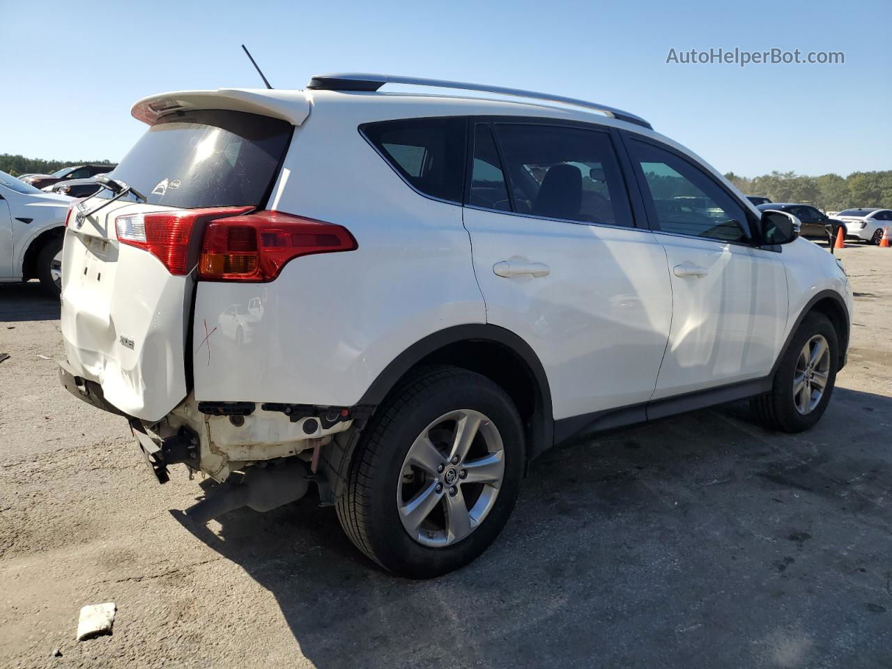 2015 Toyota Rav4 Xle White vin: JTMWFREV7FD076107