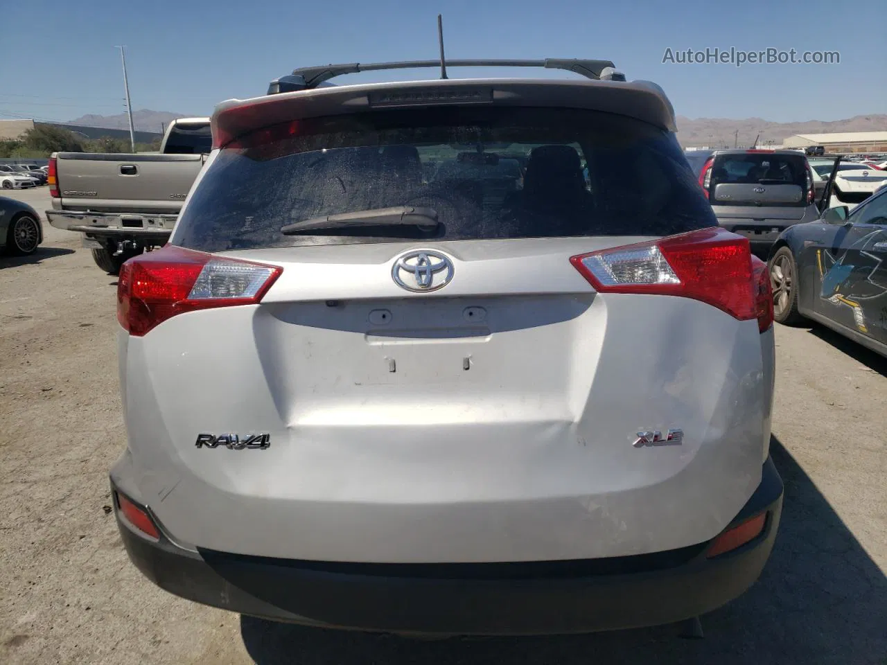 2015 Toyota Rav4 Xle Серебряный vin: JTMWFREV8FJ038001