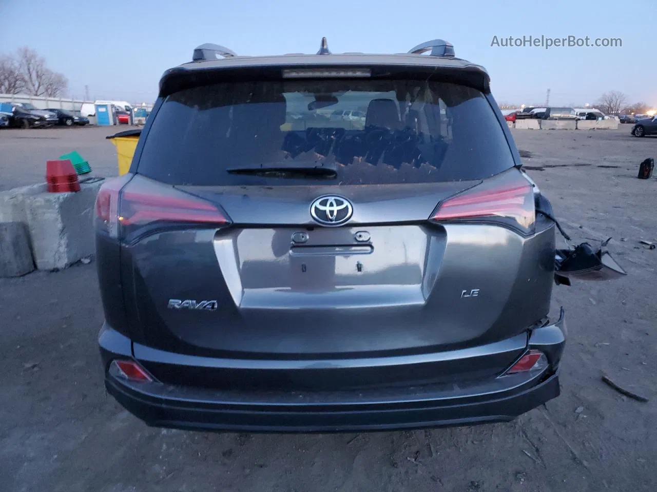 2018 Toyota Rav4 Le Gray vin: JTMZFREV0JJ739783