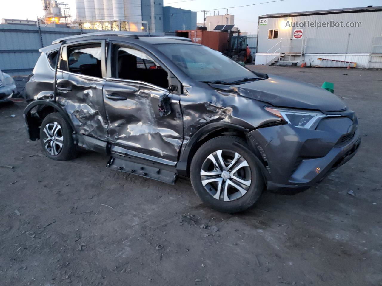 2018 Toyota Rav4 Le Gray vin: JTMZFREV0JJ739783