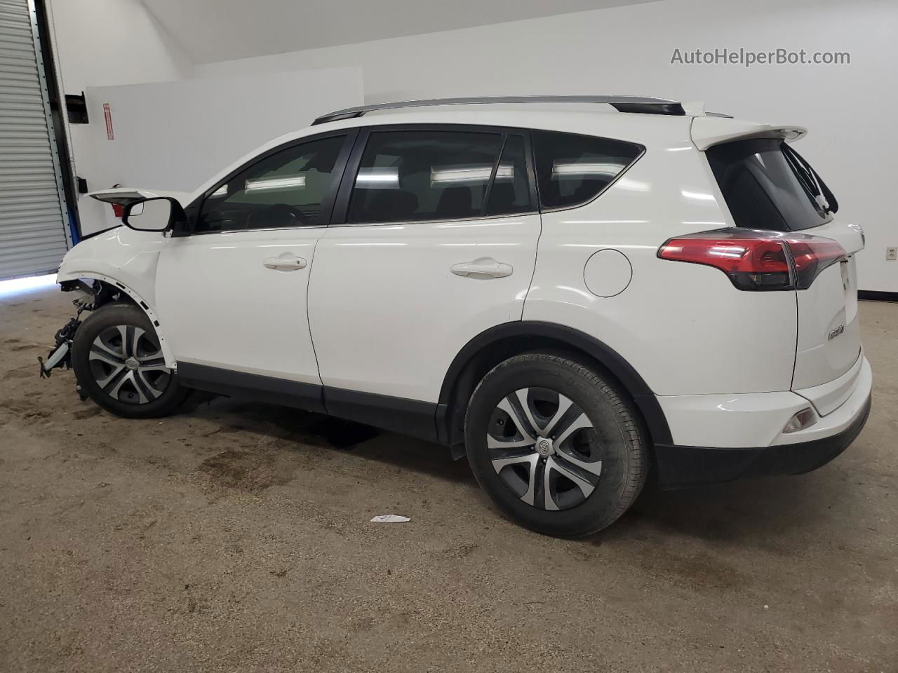 2018 Toyota Rav4 Le White vin: JTMZFREV1JJ179336