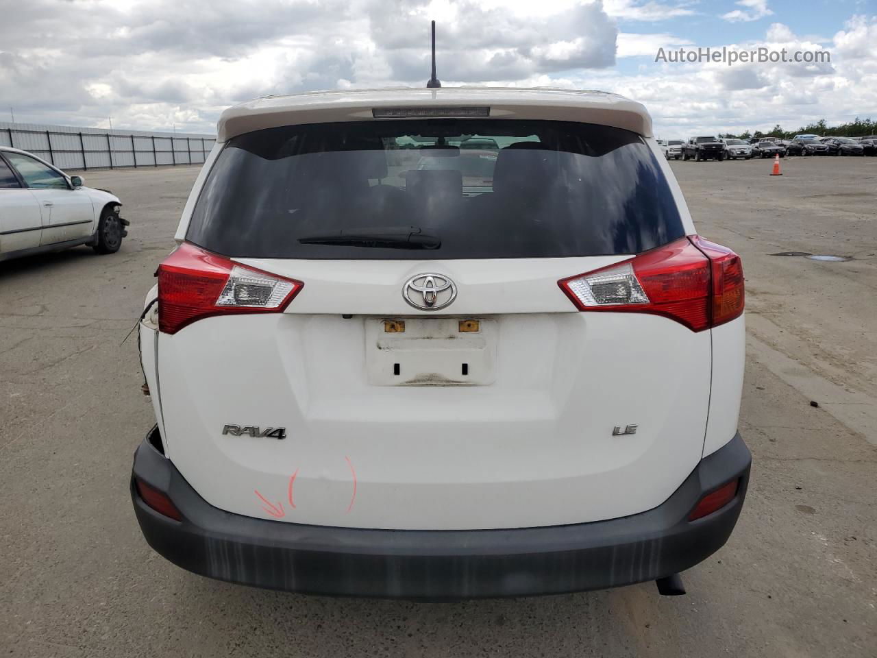 2015 Toyota Rav4 Le White vin: JTMZFREV2FJ025810