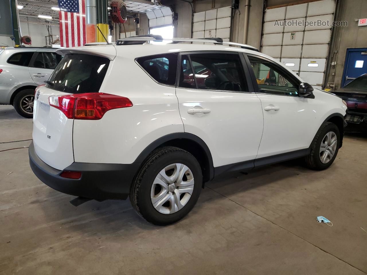 2015 Toyota Rav4 Le White vin: JTMZFREV3FD046485