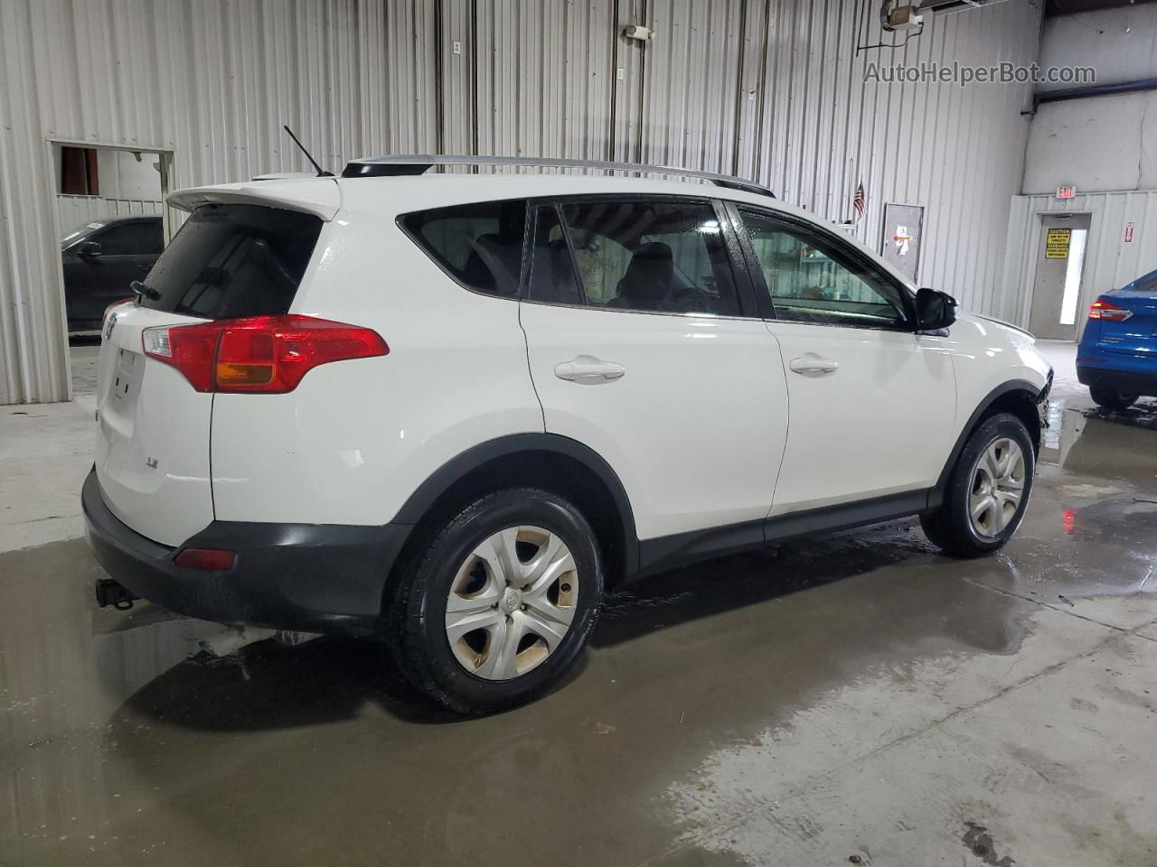 2015 Toyota Rav4 Le White vin: JTMZFREV3FJ041899