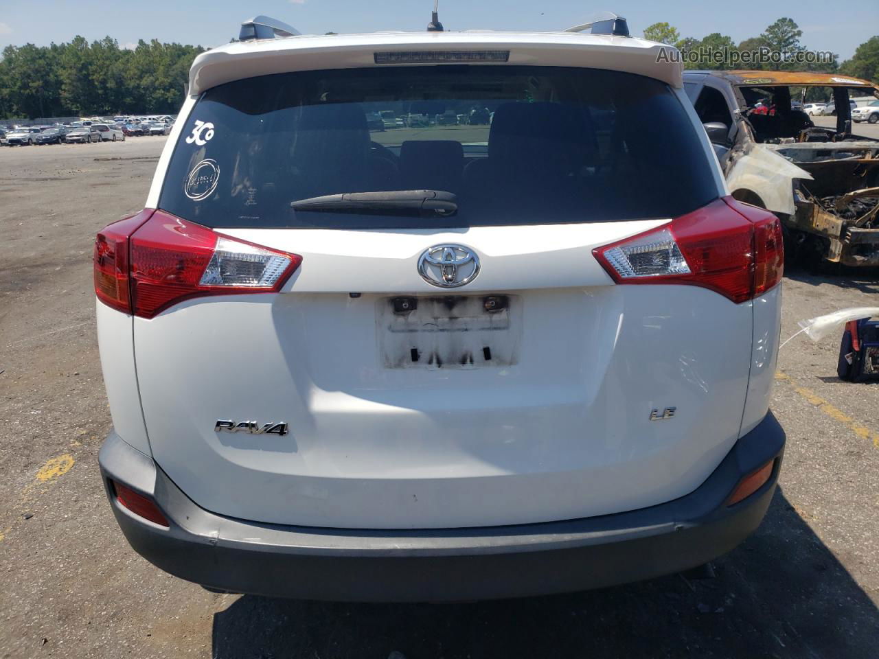 2015 Toyota Rav4 Le White vin: JTMZFREV4FJ050983