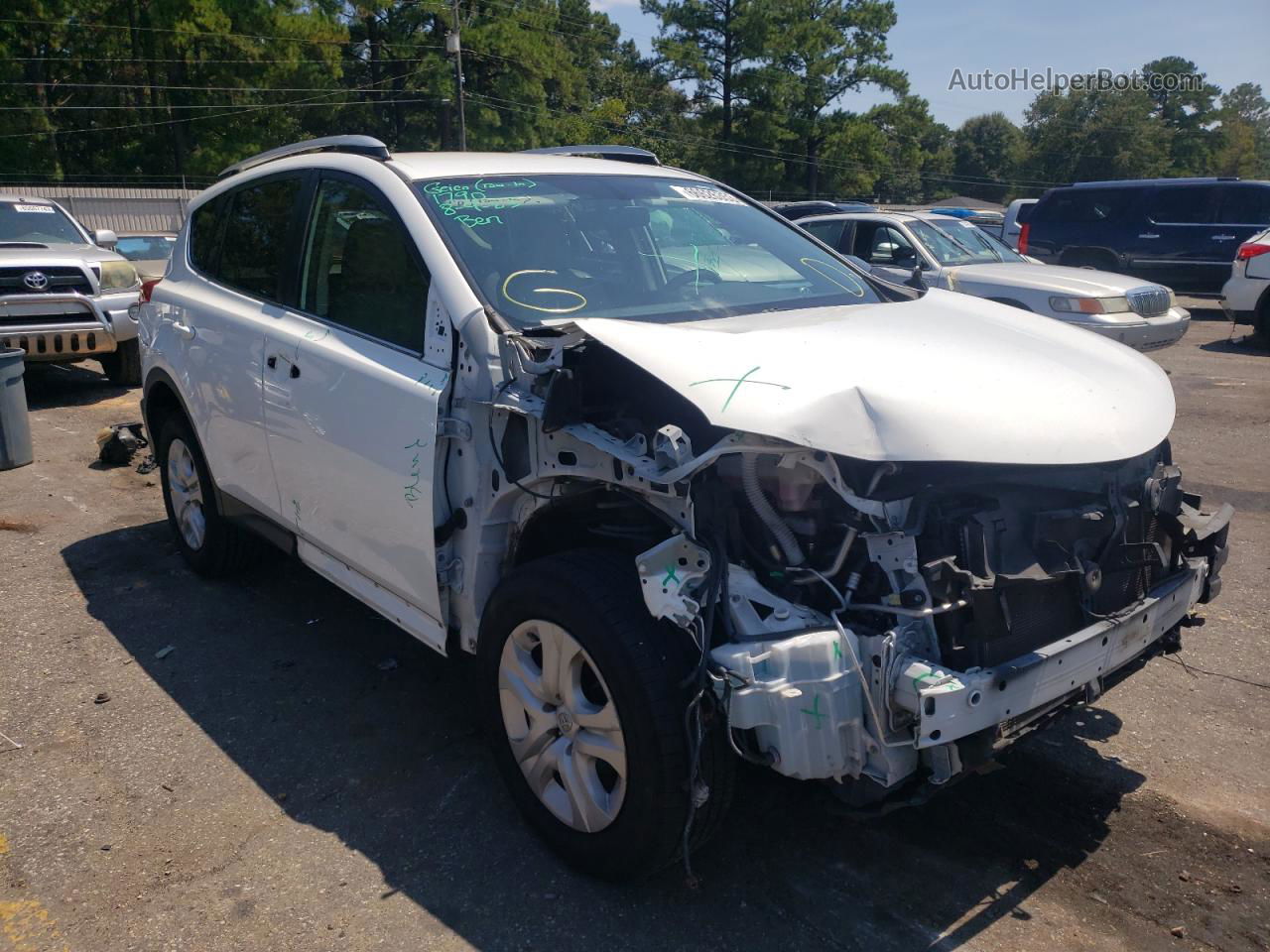 2015 Toyota Rav4 Le White vin: JTMZFREV4FJ050983