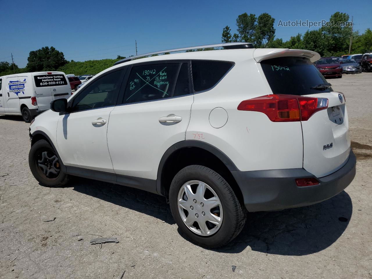 2015 Toyota Rav4 Le White vin: JTMZFREV4FJ052846