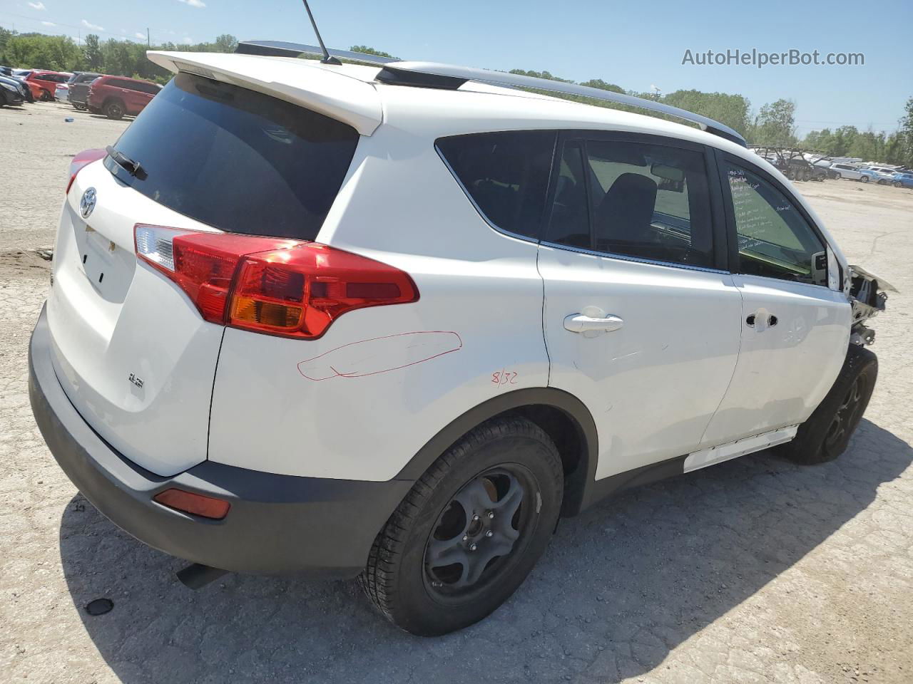 2015 Toyota Rav4 Le White vin: JTMZFREV4FJ052846