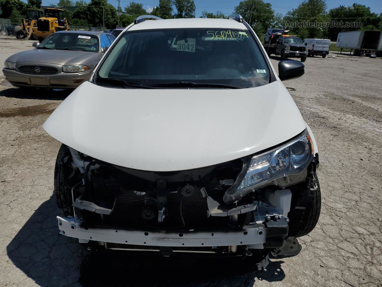 2015 Toyota Rav4 Le White vin: JTMZFREV4FJ052846