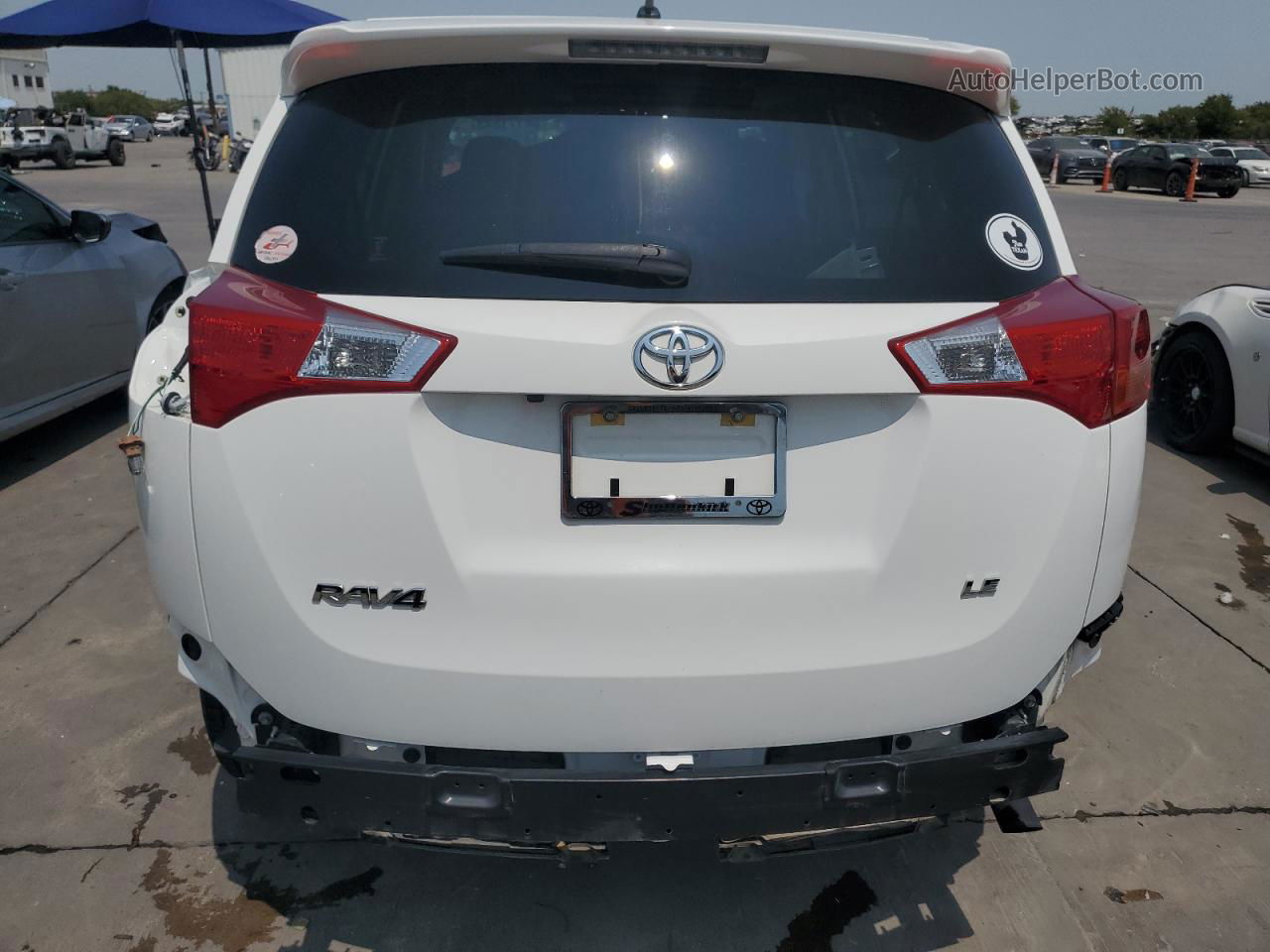 2015 Toyota Rav4 Le White vin: JTMZFREV4FJ056735