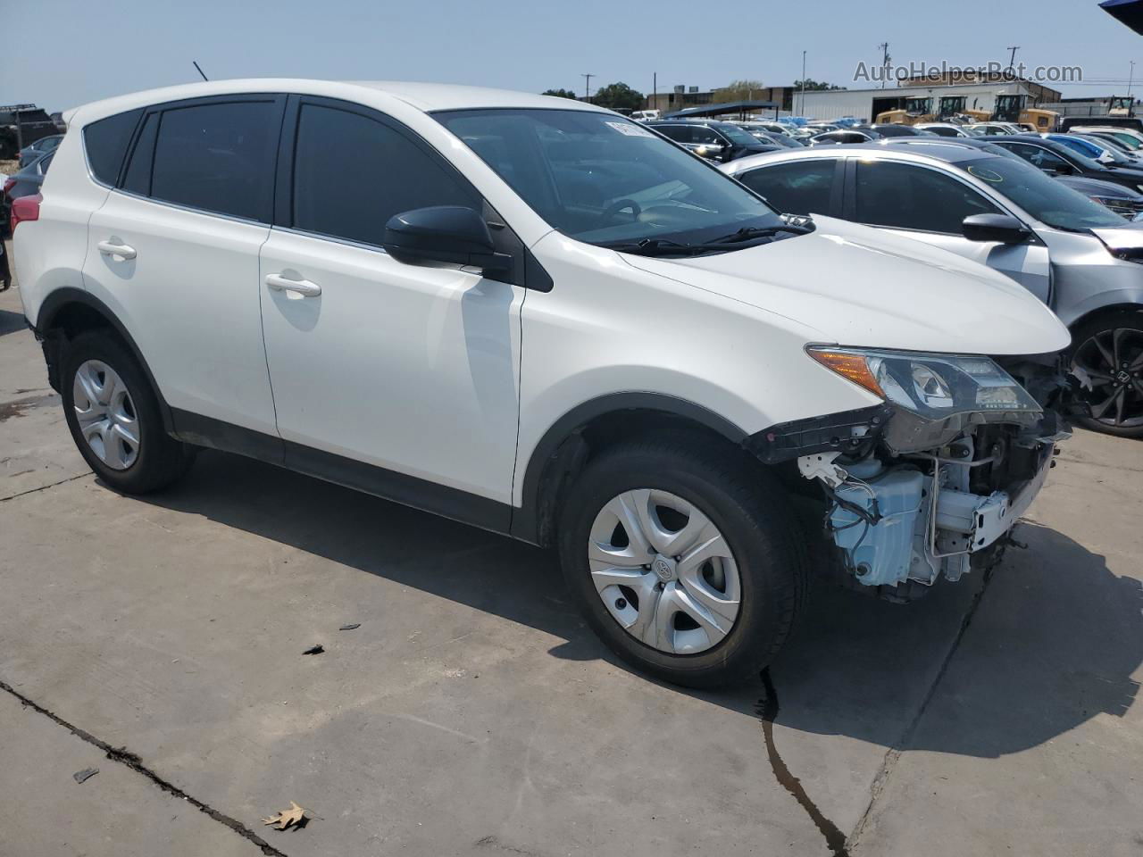 2015 Toyota Rav4 Le White vin: JTMZFREV4FJ056735