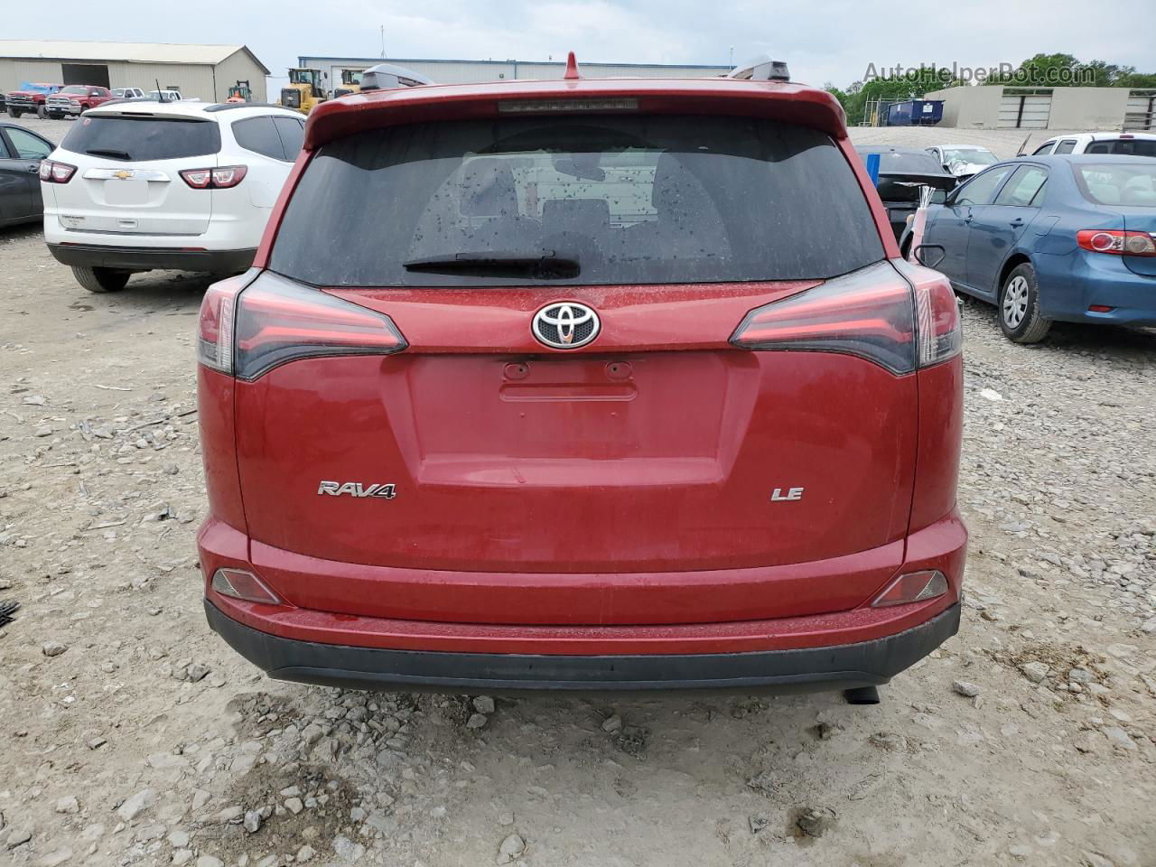 2017 Toyota Rav4 Le Red vin: JTMZFREV6HJ148416