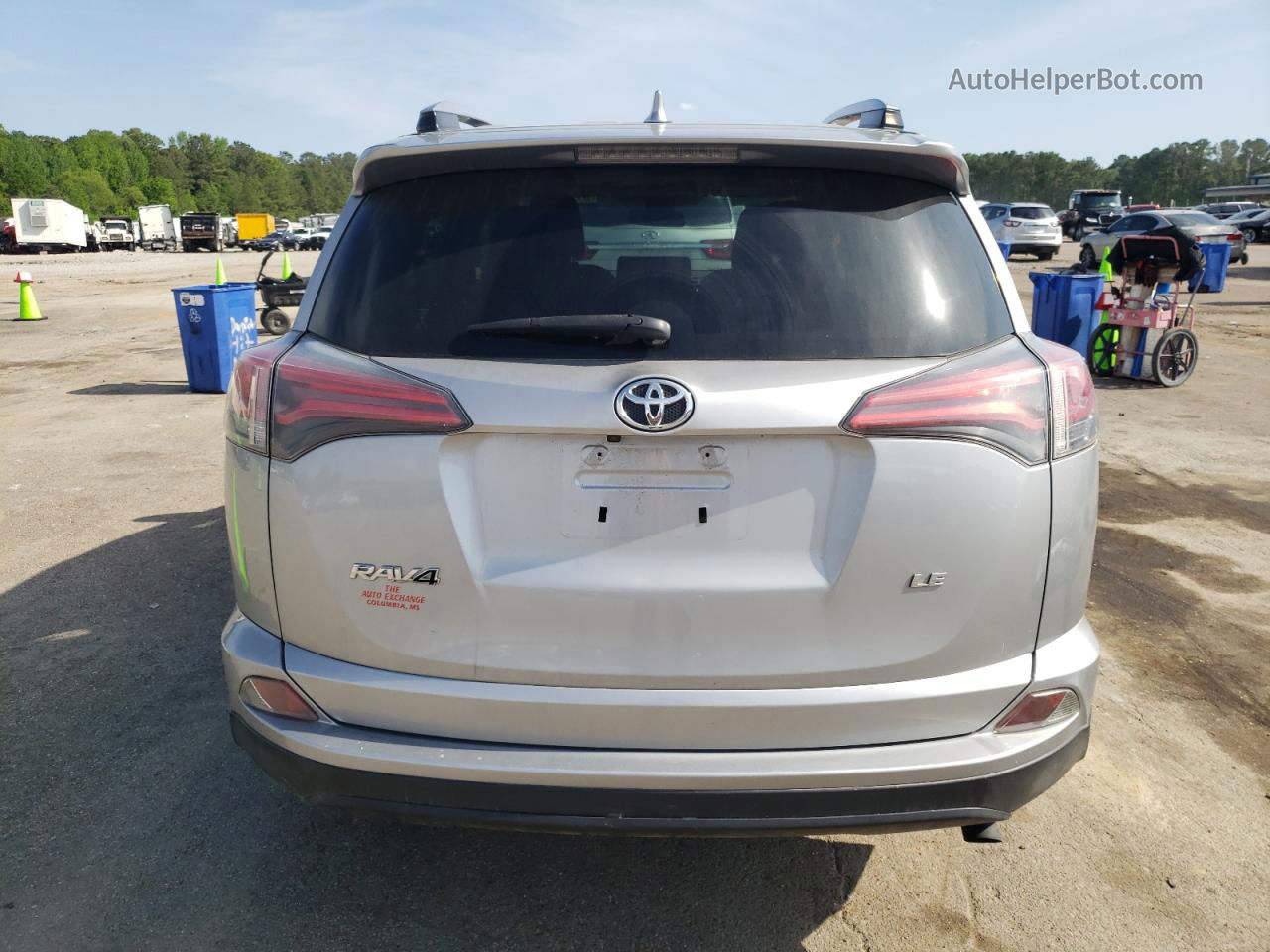 2018 Toyota Rav4 Le Silver vin: JTMZFREV6JJ176657