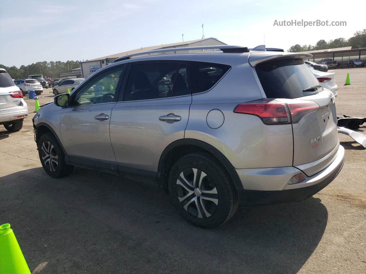 2018 Toyota Rav4 Le Серебряный vin: JTMZFREV6JJ176657