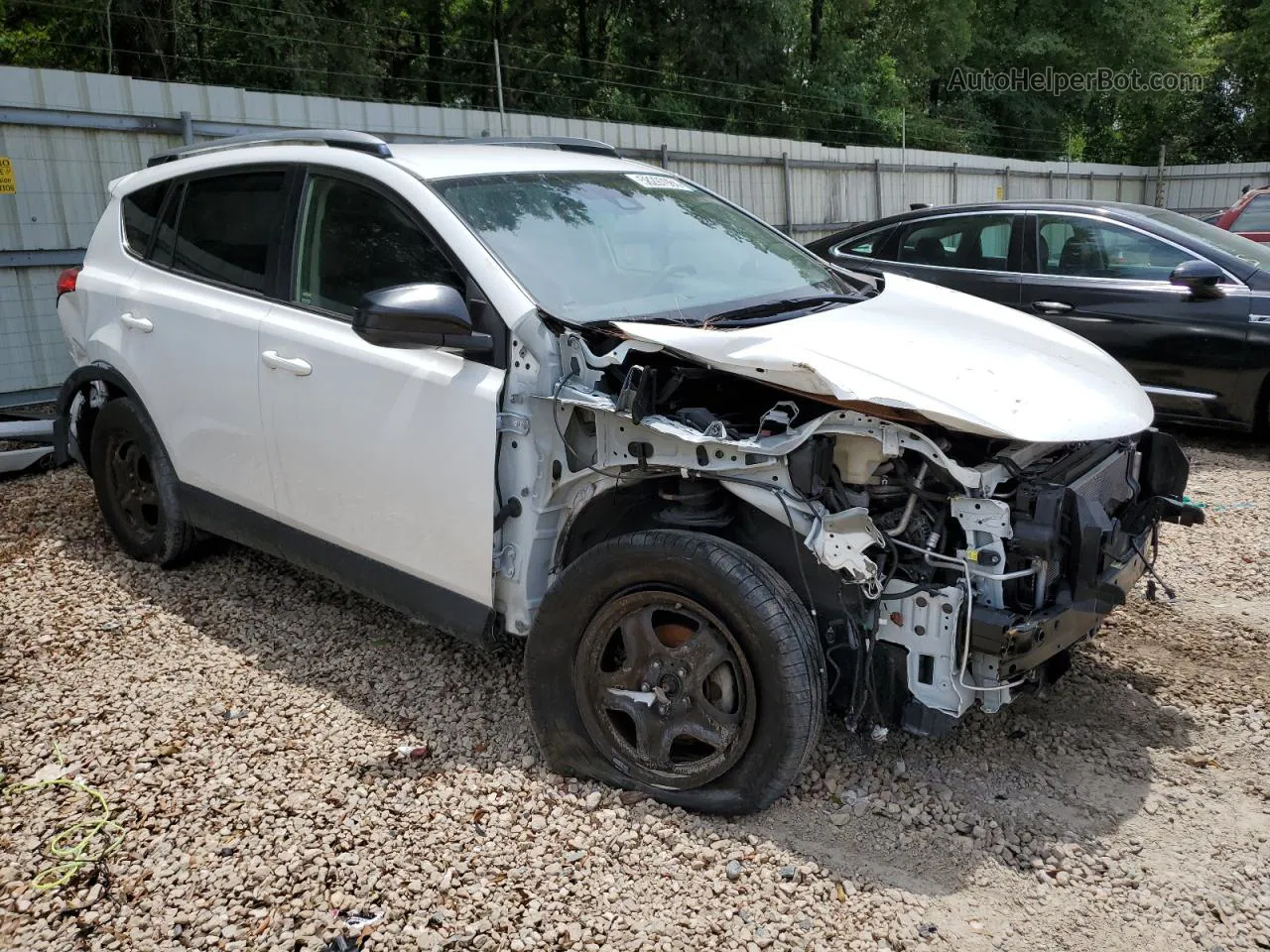 2018 Toyota Rav4 Le White vin: JTMZFREV6JJ205090