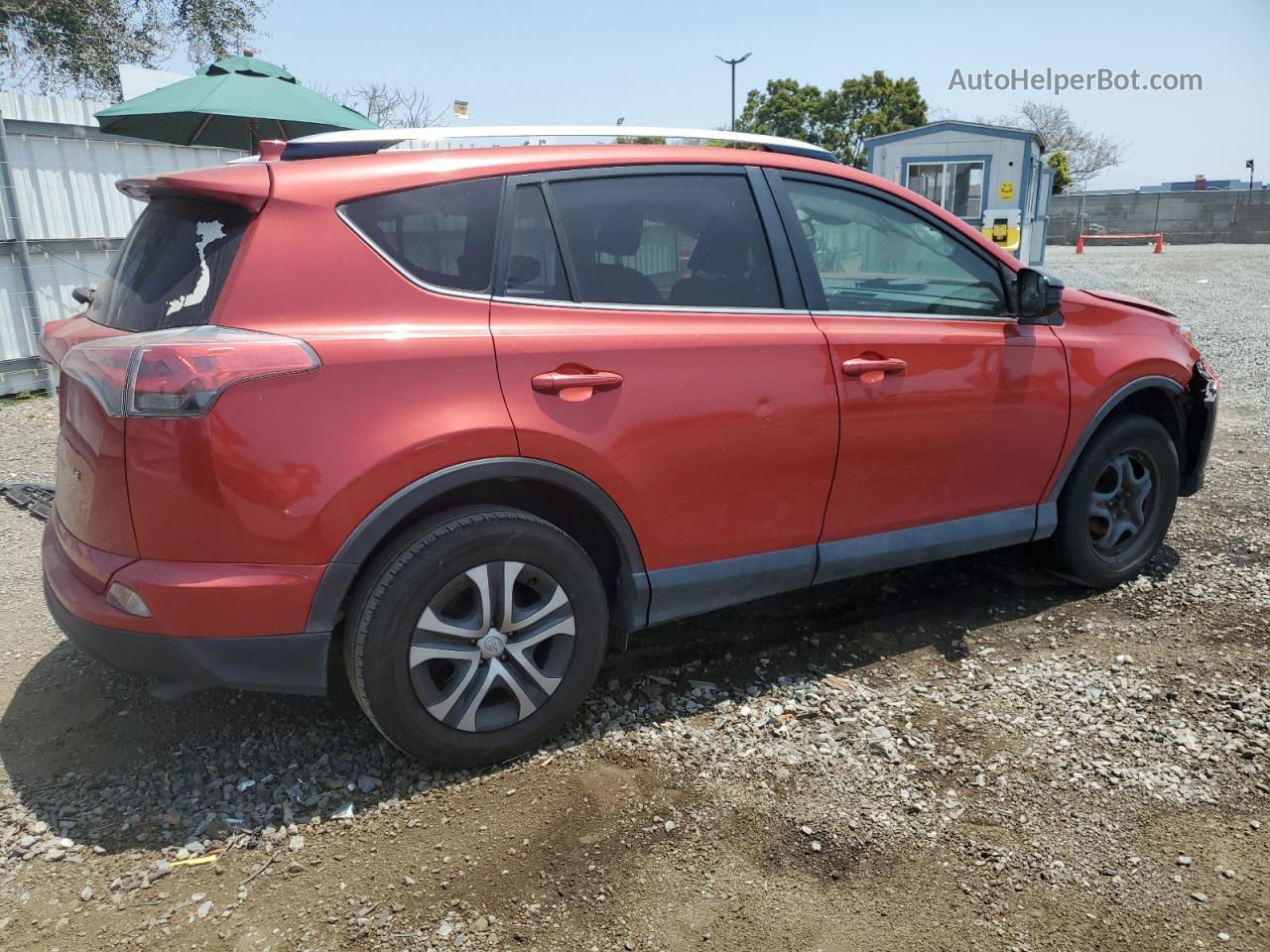 2017 Toyota Rav4 Le Red vin: JTMZFREV7HJ116414