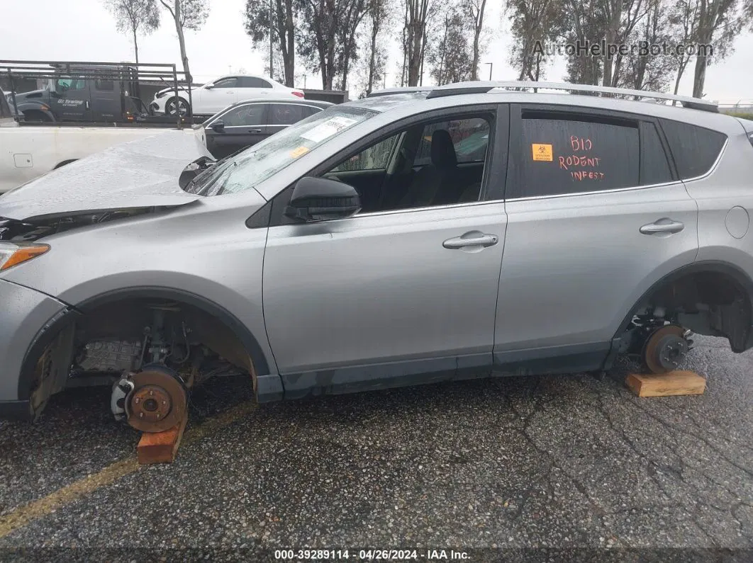 2018 Toyota Rav4 Le Silver vin: JTMZFREV7JJ182693