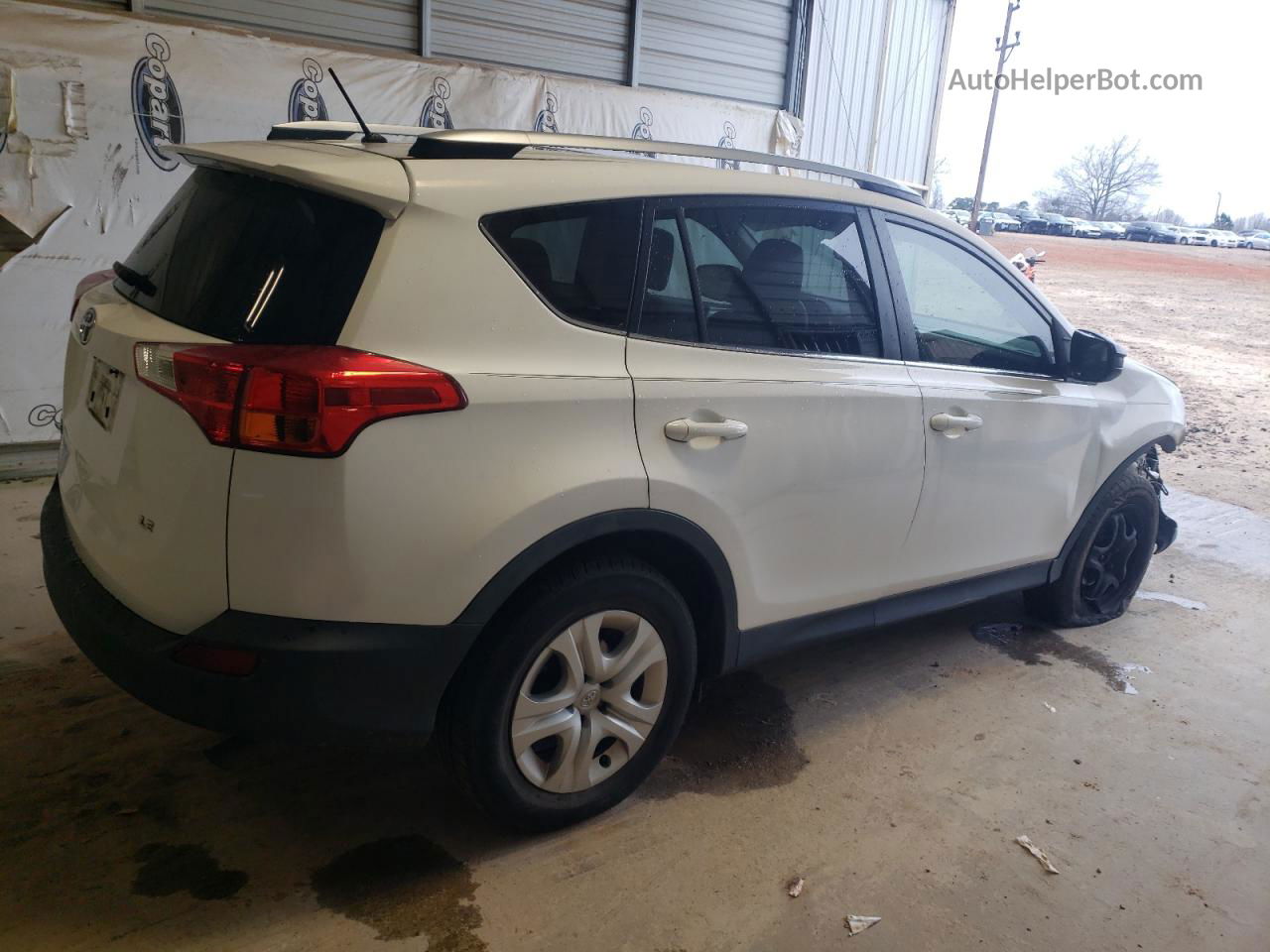 2015 Toyota Rav4 Le White vin: JTMZFREV9FD079829