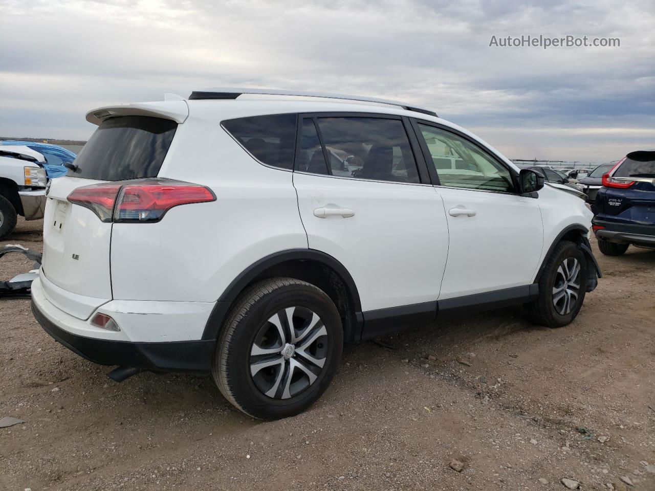 2016 Toyota Rav4 Le White vin: JTMZFREV9GJ092535