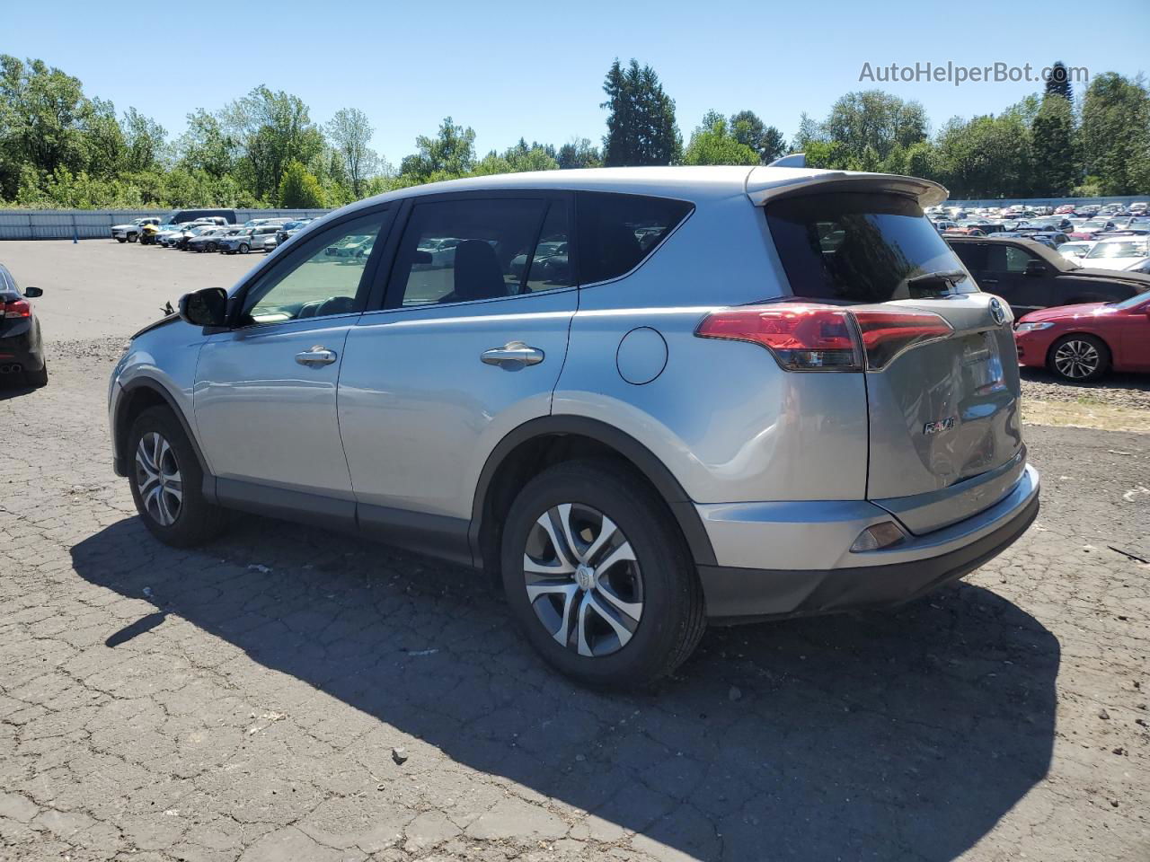 2018 Toyota Rav4 Le Silver vin: JTMZFREVXJJ161935