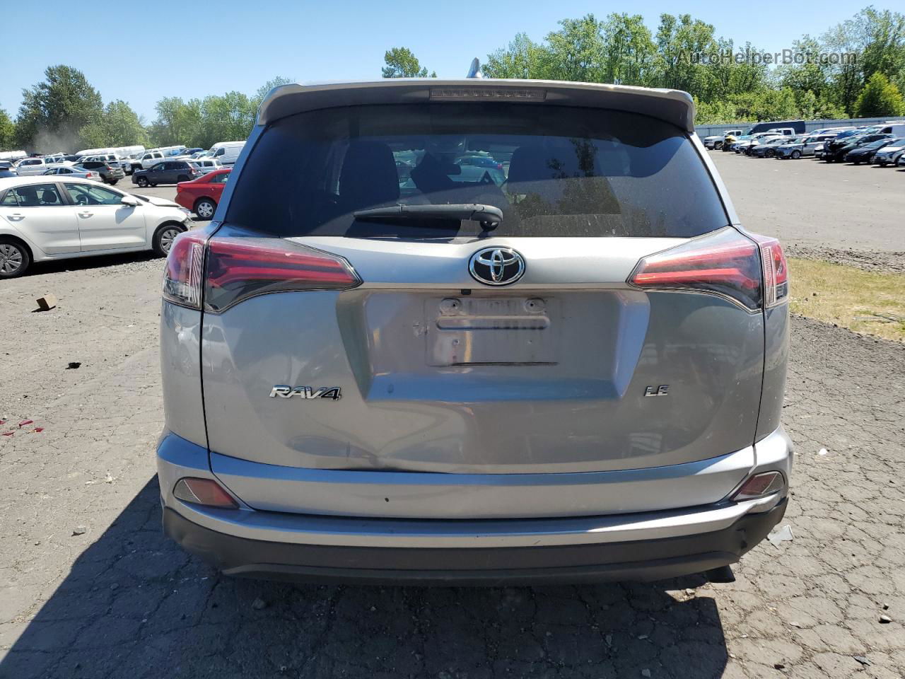 2018 Toyota Rav4 Le Silver vin: JTMZFREVXJJ161935