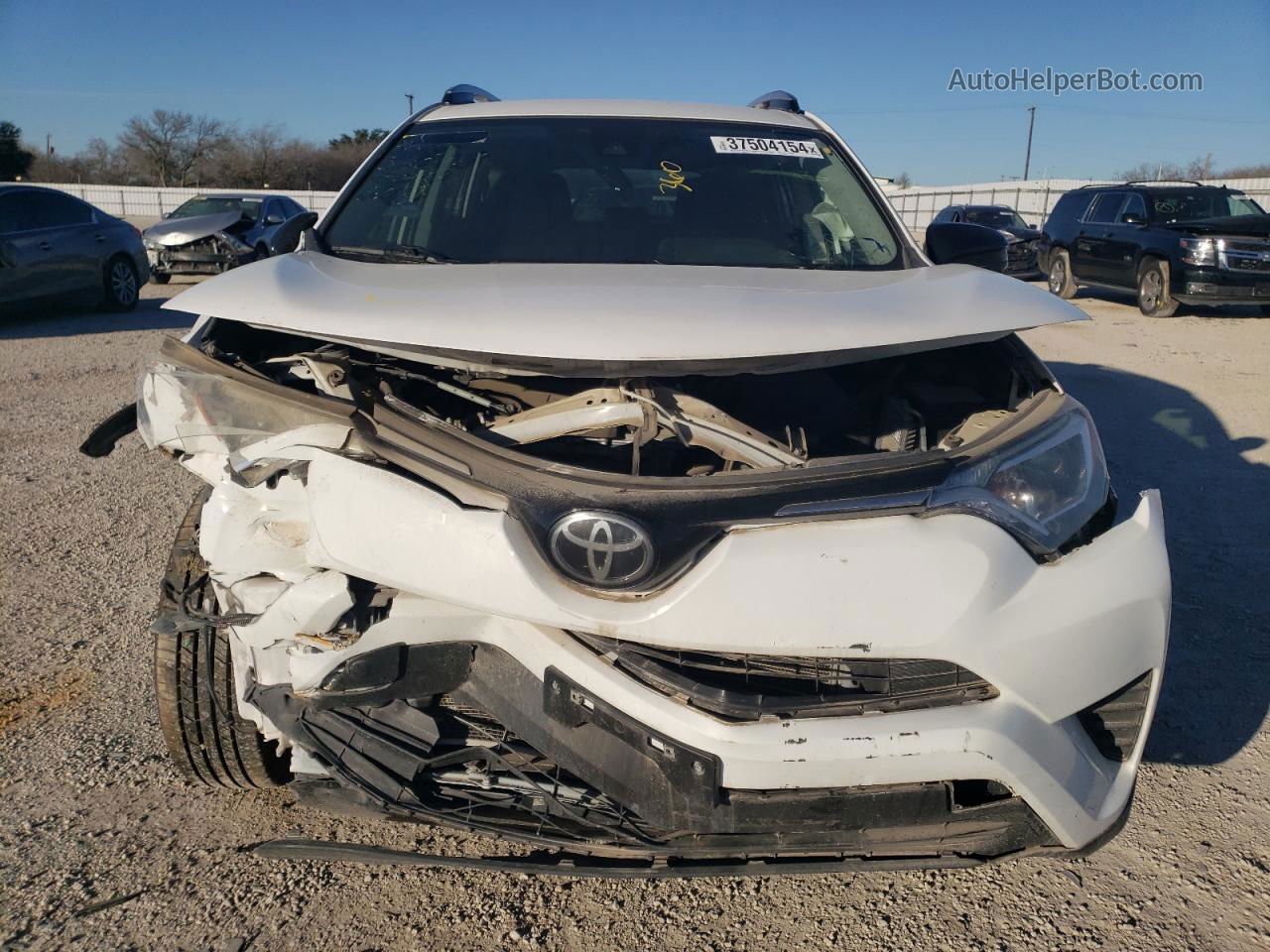 2018 Toyota Rav4 Le White vin: JTMZFREVXJJ200202