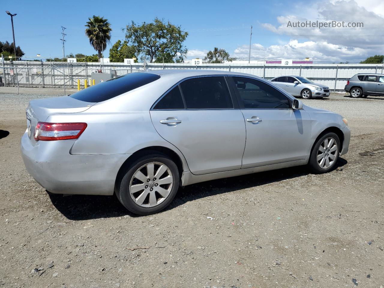 2011 Toyota Camry Base Серебряный vin: JTNBF3EK0B3011399