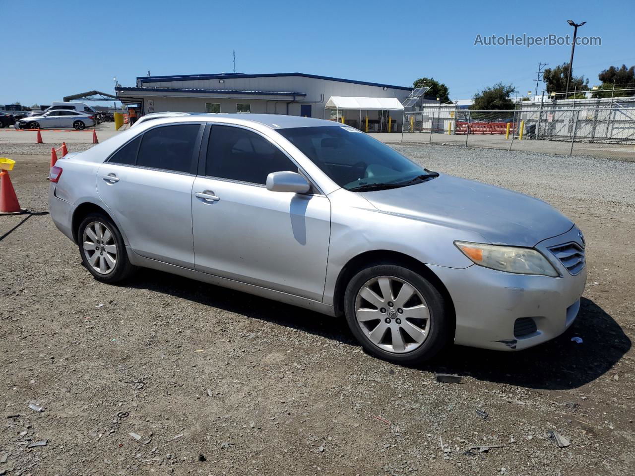 2011 Toyota Camry Base Серебряный vin: JTNBF3EK0B3011399