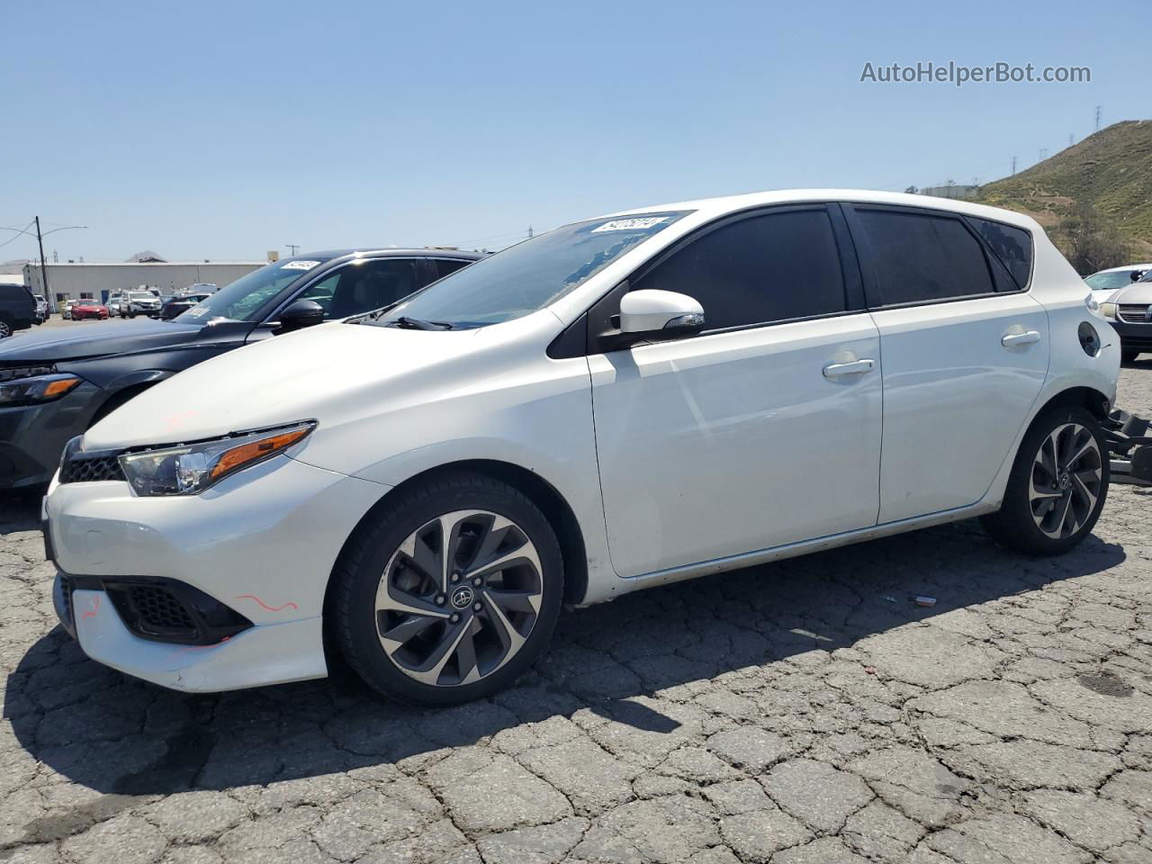 2017 Toyota Corolla Im  White vin: JTNKARJE0HJ532015