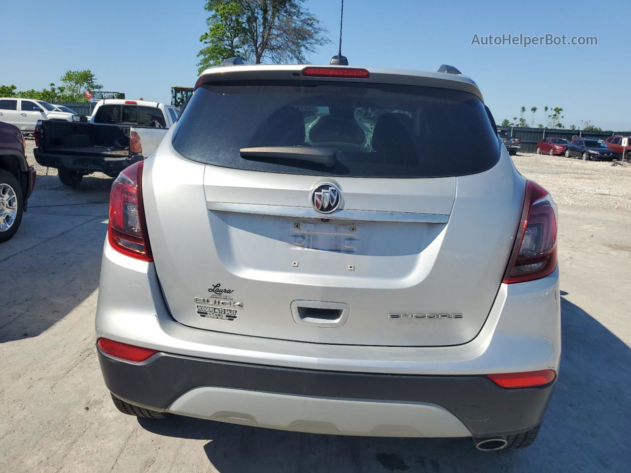 2018 Buick Encore Preferred Серебряный vin: KL4CJASB1JB648039