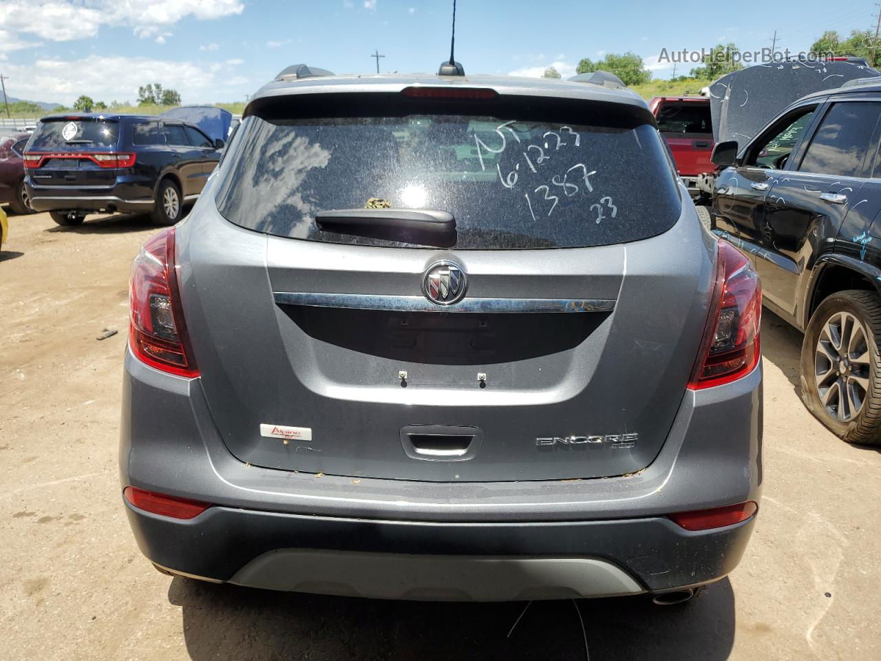 2019 Buick Encore Preferred Серебряный vin: KL4CJESB0KB779374