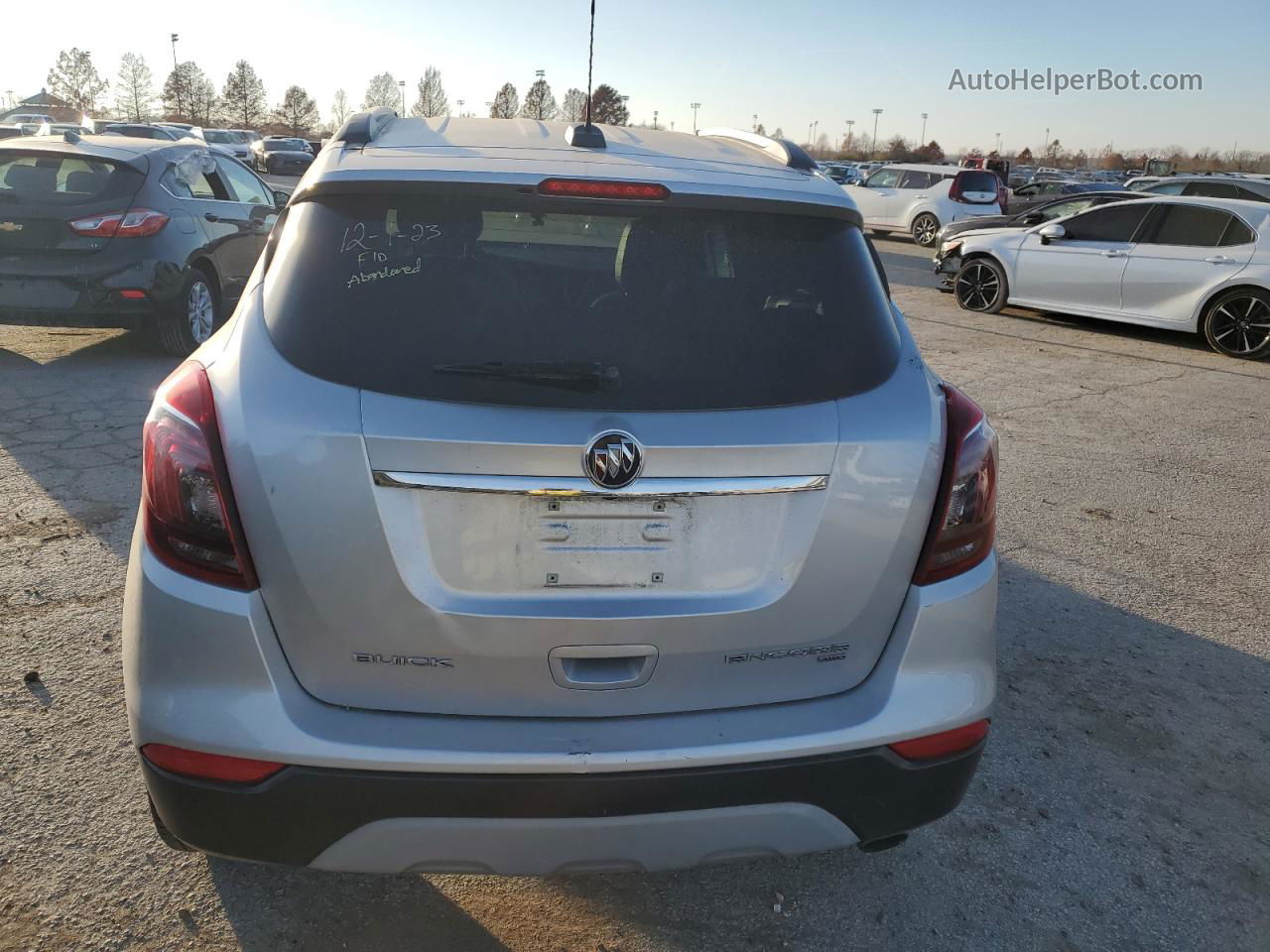 2018 Buick Encore Essence Серебряный vin: KL4CJGSB7JB645388