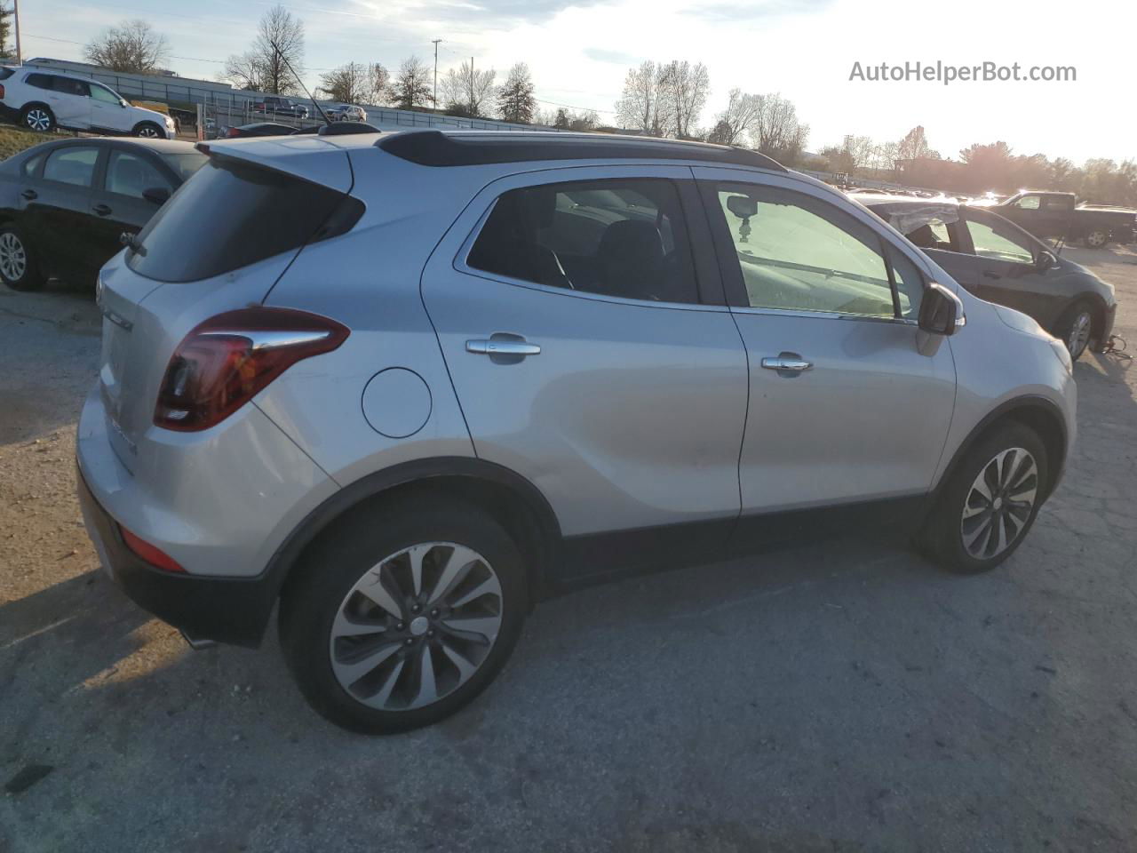 2018 Buick Encore Essence Серебряный vin: KL4CJGSB7JB645388