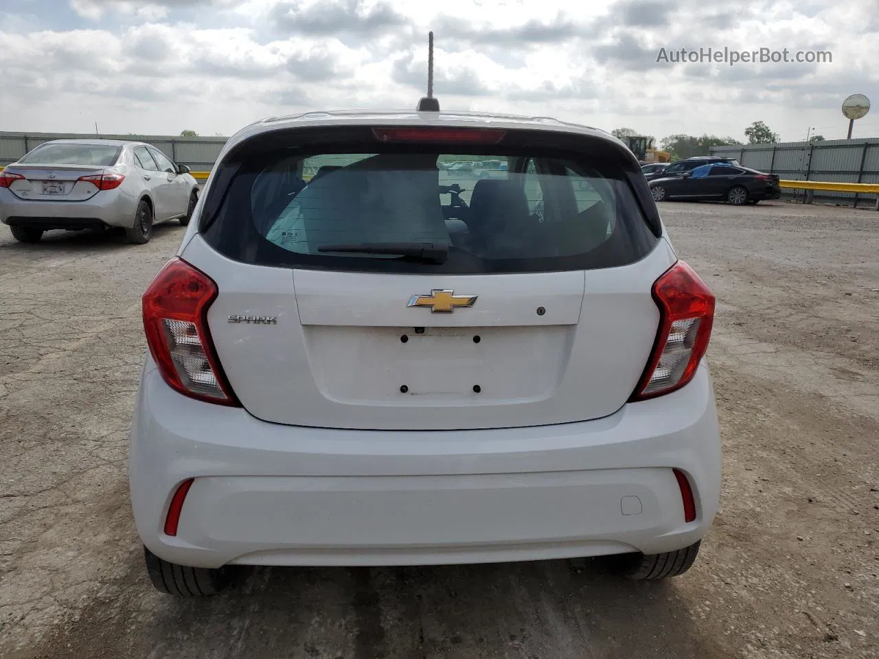 2017 Chevrolet Spark Ls Белый vin: KL8CB6SA2HC810376