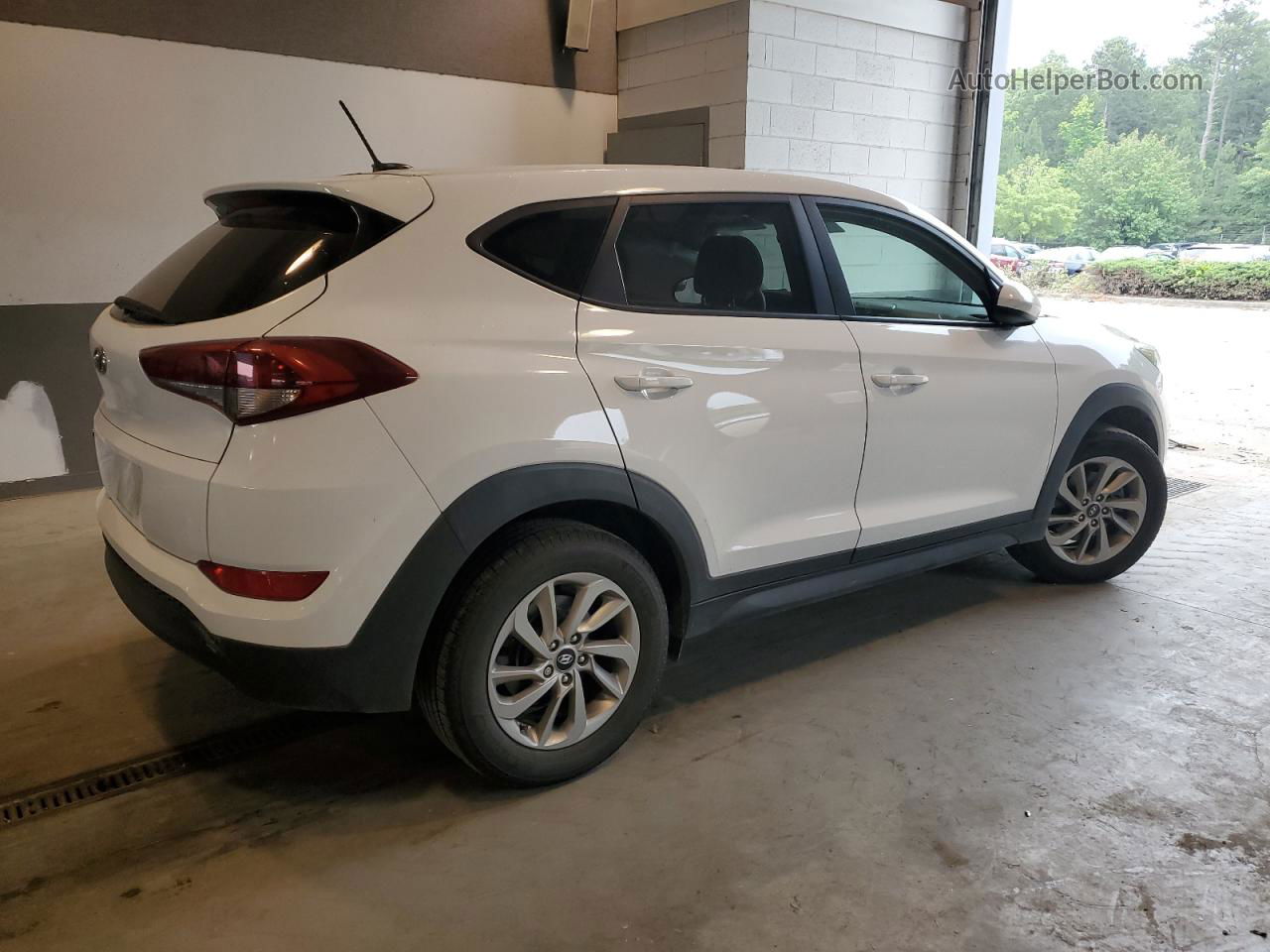 2017 Hyundai Tucson Se Белый vin: KM8J23A41HU565519