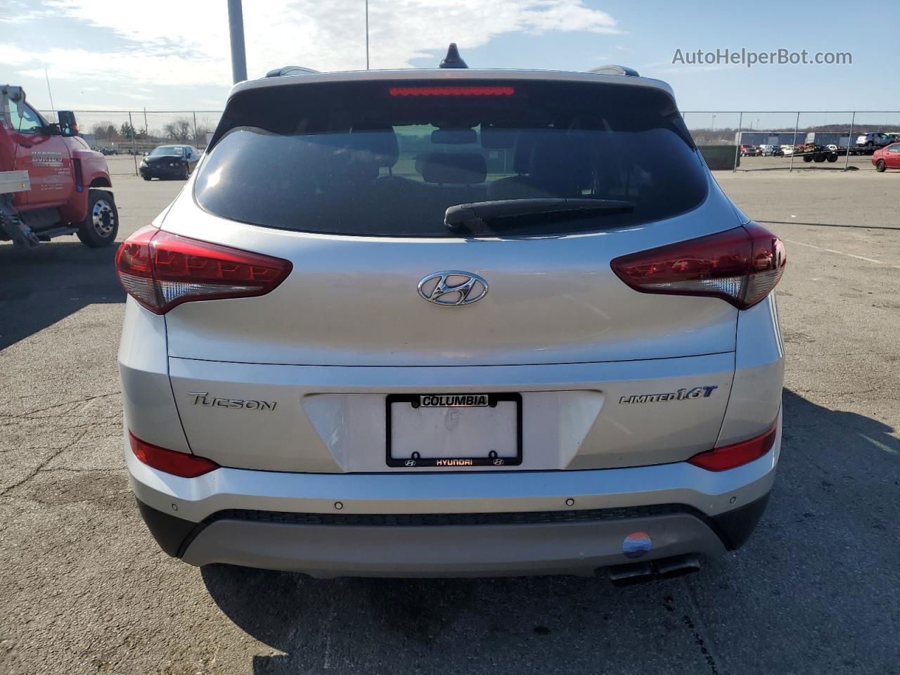 2018 Hyundai Tucson Value Серебряный vin: KM8J33A20JU715010