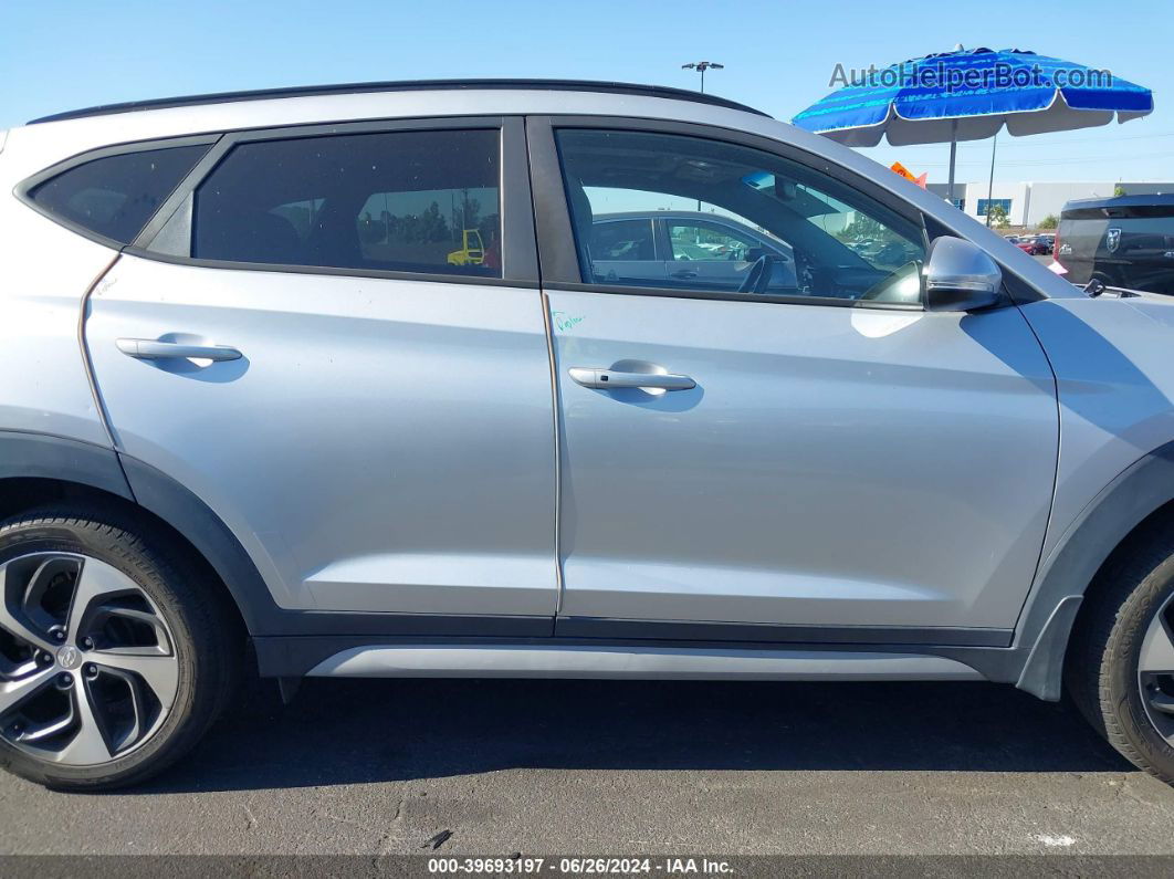 2018 Hyundai Tucson Value Серебряный vin: KM8J33A23JU667082